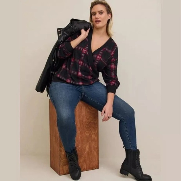 Torrid Long Sleeve Surplice V-Neck Brushed Waffle Sweater Plaid Size 00 Medium M - Picture 2 of 9